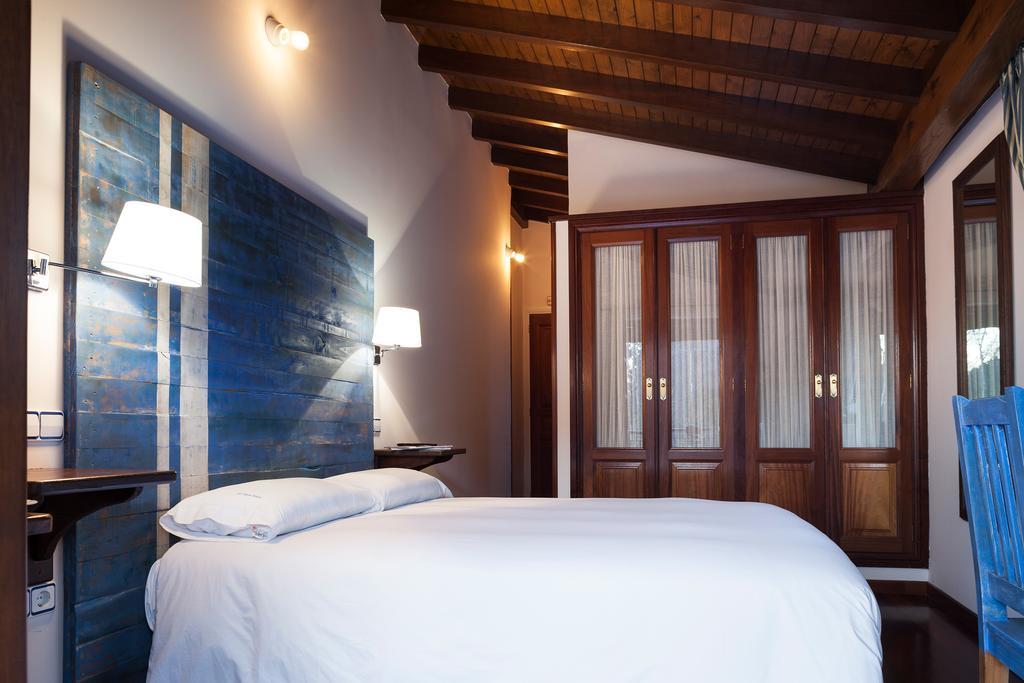 Hotel Restaurante Cabo Vidio Oviñana الغرفة الصورة